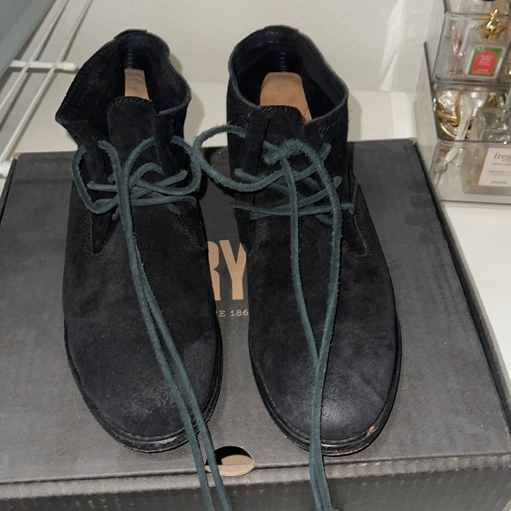 Frye Carly chukka size 6
